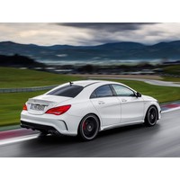 Feux à DEL de la Mercedes-Benz CLA